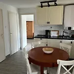 Small House بيت للعطل